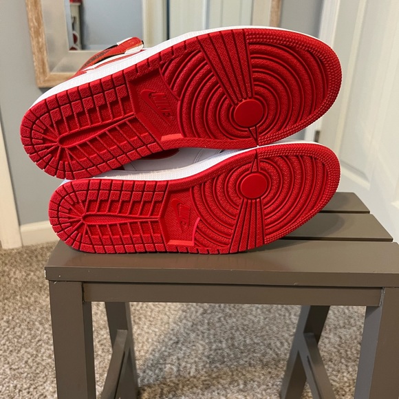 Air Jordan 1 Retro Hi OG - Picture 3 of 8